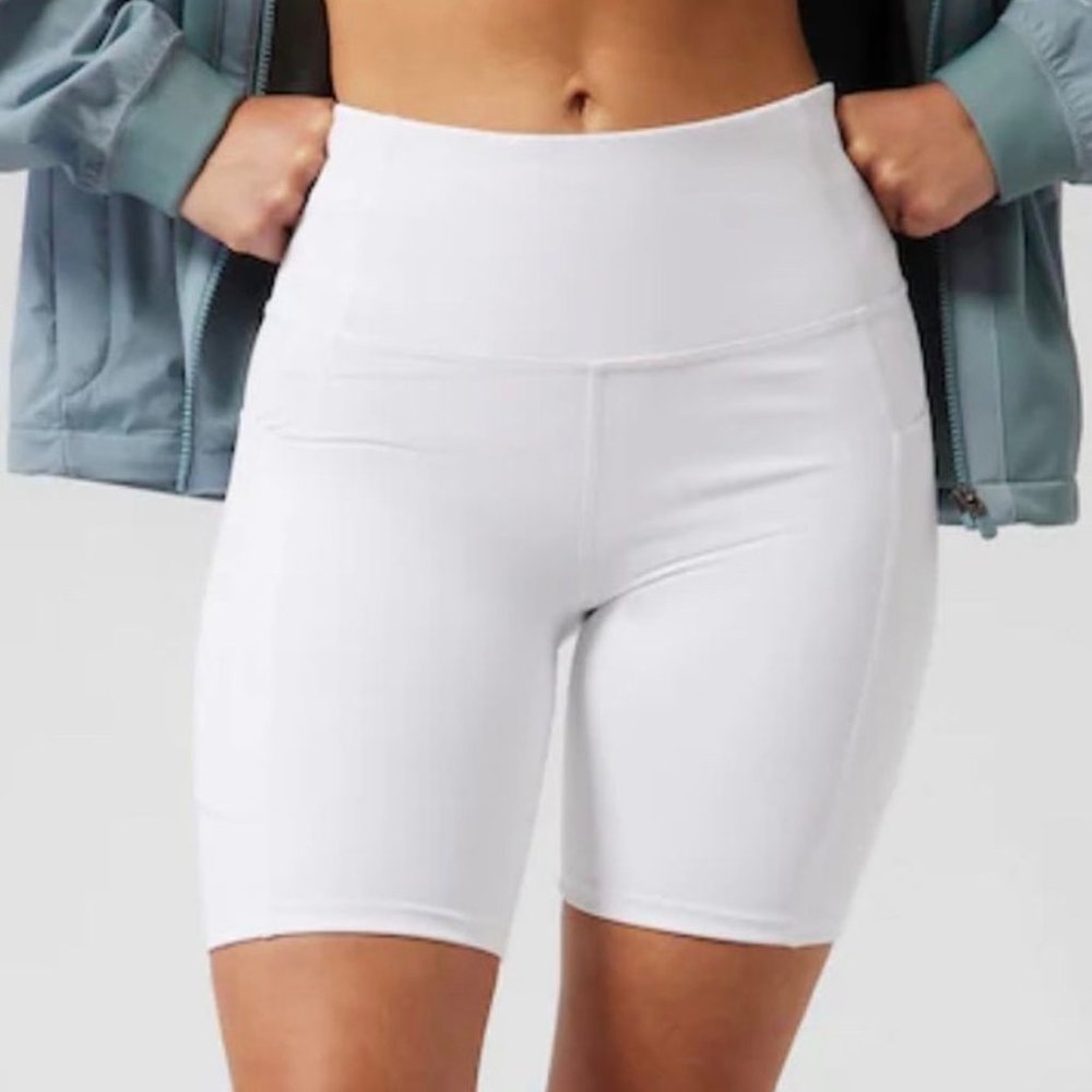 American Eagle Biker Shorts in White